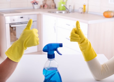 Customer raising a cleaning concern in a professional service setting